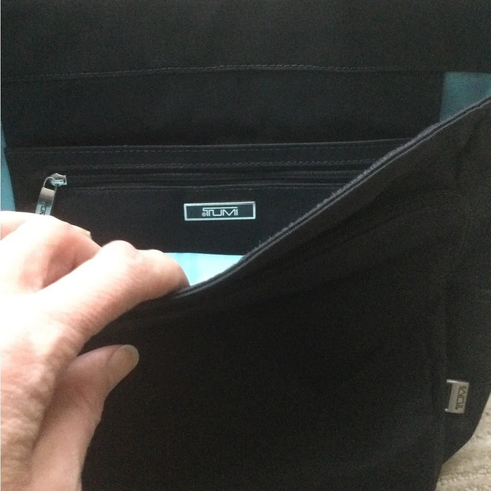 Tumi vista messenger
